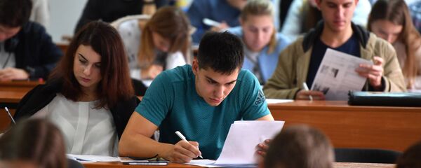 Студенты на лекции - Sputnik Тоҷикистон