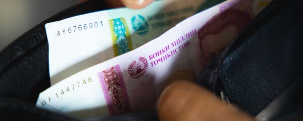 Кошелек с деньгами, архивное фото - Sputnik Тоҷикистон