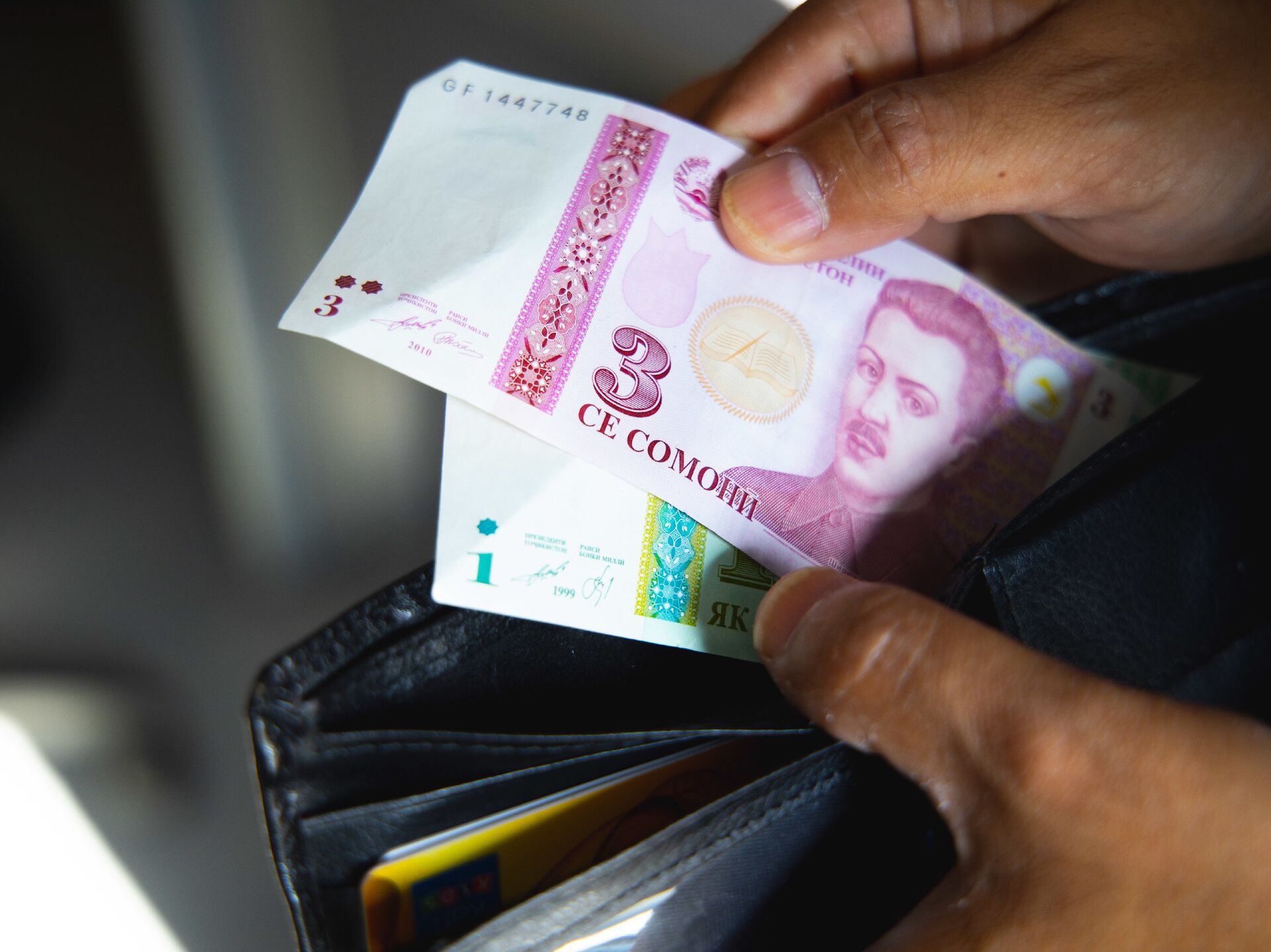 Таджикский к доллару. Валюта Таджикистана. Таджикский Сомони. Экономика Таджикистана 2022. 500 Сомони.