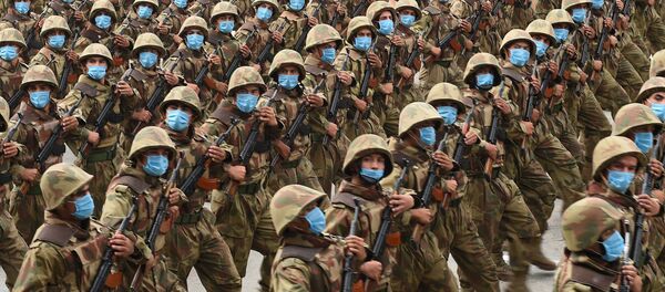 Военнослужащие во время парада в Таджикистане  - Sputnik Тоҷикистон