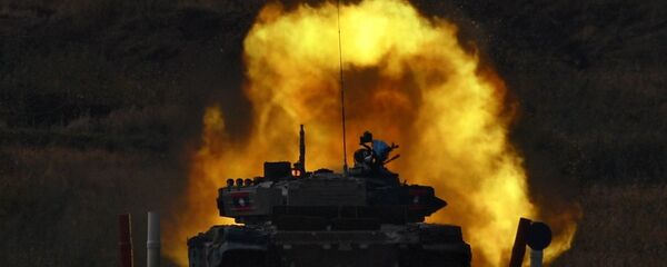 Танк Т-72Б3 команды армии Лаоса во время соревнований танковых экипажей в рамках конкурса Танковый биатлон-2020 - Sputnik Таджикистан