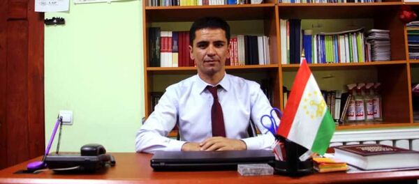 Фаромӯз Иргашов, худпешбар ба мақоми президентӣ дар Тоҷикистон Фаромӯз Иргашов, худпешбар ба мақоми президентӣ дар Тоҷикистон - Sputnik Тоҷикистон