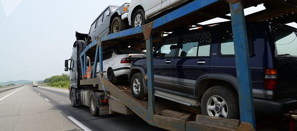Перевозка автомобилей на трале. Архивное фото - Sputnik Тоҷикистон