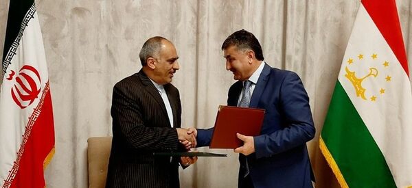 Посол Ирана и заместитель министра здравоохранения Таджикистана  - Sputnik Тоҷикистон