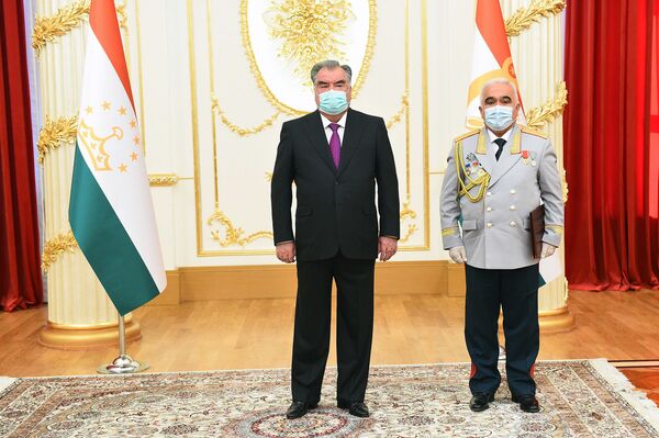 Фармони Президент: Генерал-полковники нави тоҷик кист – акс - Sputnik Тоҷикистон