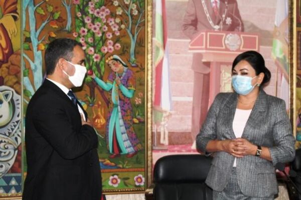 Қадрдонии панҷ корманди Вазорати фарҳанг бо медали “Хизмати шоиста”: ном ба ном - Sputnik Тоҷикистон