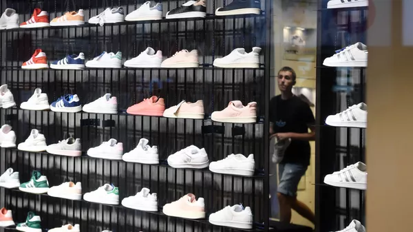 Магазин спортивной одежды и обуви Adidas  - Sputnik Тоҷикистон