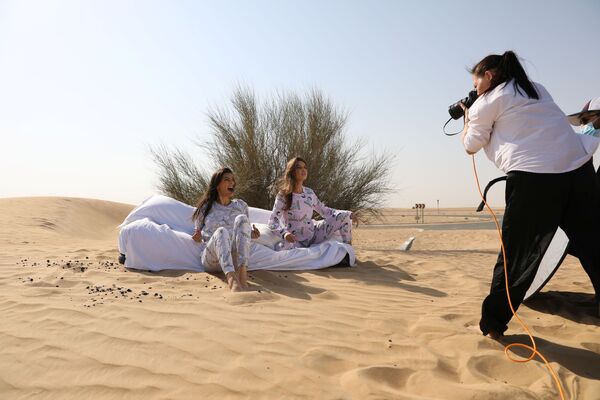 Модели из Израиля и ОАЭ во время фотосессии для модного бренда FIX's Princess Collection в Дубае  - Sputnik Таджикистан