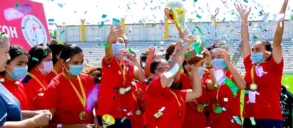 Душанбинская команда Зебонисо  - Sputnik Таджикистан