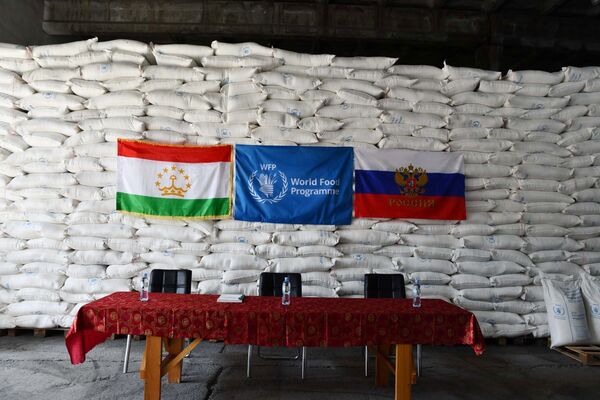 Россия и Всемирная продовольственная программа ООН передали Таджикистану 3 тыс. тонн муки.  - Sputnik Таджикистан