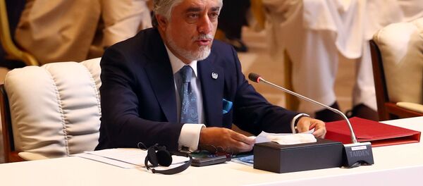 Афганиский политик Абдулла Абдулла во время переговоров между правительством Афганистана и движением Талибан (запрещено в РФ) в Катаре Афганиский политик Абдулла Абдулла во время переговоров между правительством Афганистана и движением Талибан (запрещено в РФ) в Катаре - Sputnik Таджикистан