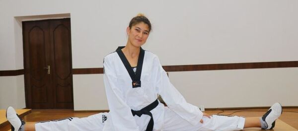 Гулсанам Алиҷонова духтаре, ки ду ҷавонро барои бадгӯӣ дар Намангон латукӯб кард - Sputnik Тоҷикистон