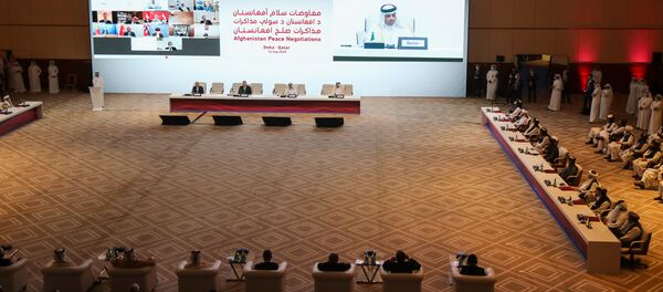 Участники из США, Катара и Афганистана во время переговоров между правительством Афганистана и движением Талибан (запрещено в РФ) в Катаре  - Sputnik Тоҷикистон