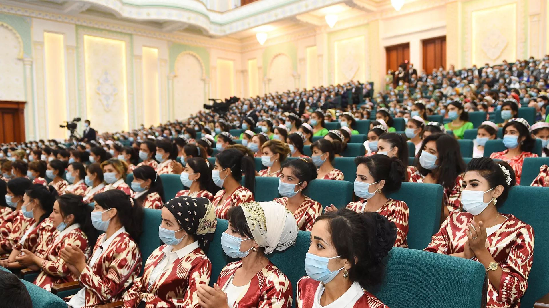 Праздник во дворце культуры в Согдийской области 