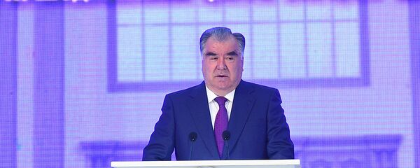 Президент Таджикистана Эмомали Рахмон во Дворце культуры Президент Таджикистана Эмомали Рахмон во Дворце культуры - Sputnik Тоҷикистон