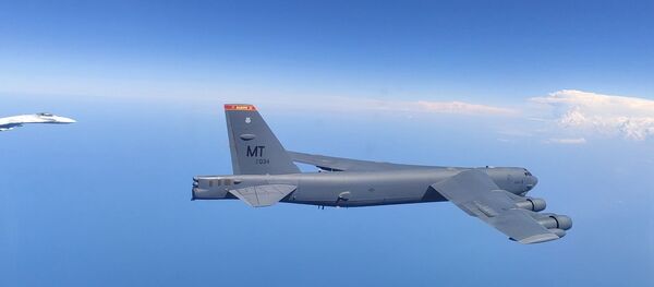 Российские истребители СУ-27 перехватили американский бомбардировщик над Чёрным морем - Sputnik Тоҷикистон