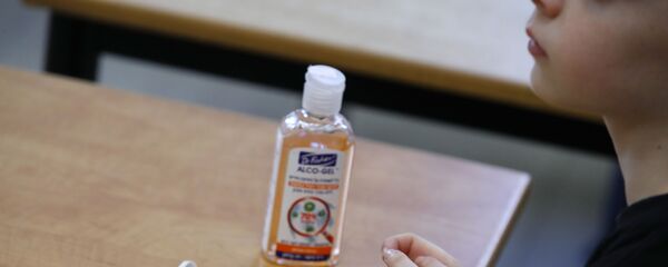 Ученица за партой - Sputnik Тоҷикистон