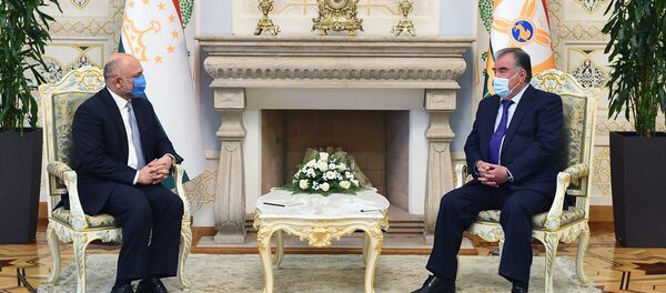 Мулоқоти Эмомалӣ Раҳмон, раисиҷумҳури Тоҷикистон, бо Муҳаммад Ҳаниф Атмар, сарпарасти Вазорати корҳои хориҷии Афғонистон - Sputnik Тоҷикистон