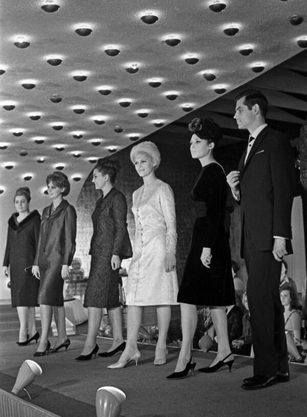 Участницы московского международного Конгресса моды в Москве, 1964  - Sputnik Таджикистан