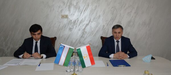 Встреча делегаций Торгово-промышленных палат Узбекистана и Таджикистана Встреча делегаций Торгово-промышленных палат Узбекистана и Таджикистана - Sputnik Таджикистан