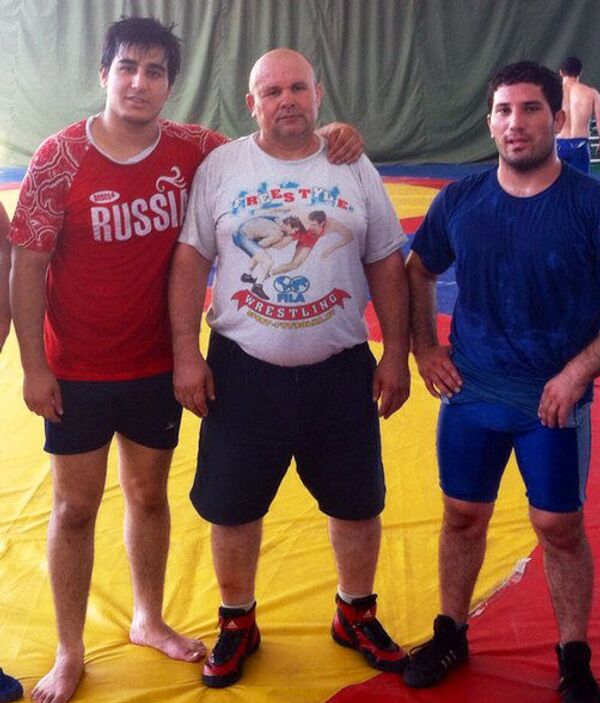 Тренер таджикских борцов Олимов: хочу видеть в учениках то, чего сам не добился - Sputnik Таджикистан