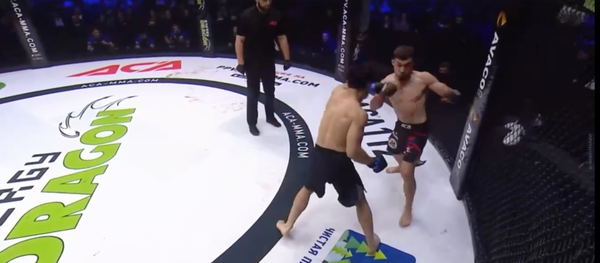 Азам Гафоров и Мансур Хатуев размениваются в стойке! - Sputnik Тоҷикистон