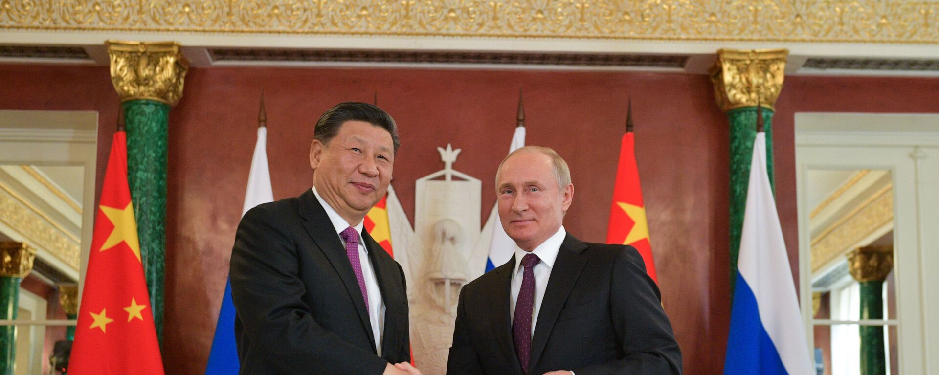 Президент России Владимир Путин и его китайский коллега Си Цзиньпин - Sputnik Таджикистан, 1920, 21.09.2020