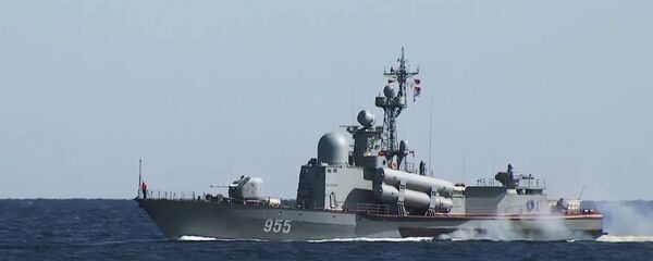 Большой ракетный катер Р-60 проекта 12411 на стратегических командно-штабных учениях Кавказ-2020 - Sputnik Таджикистан