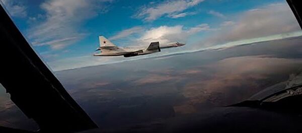 Два Ту-160 в ходе учений «Славянское братство-2020» совершили спецполет вдоль границ Белоруссии - YouTube - Sputnik Таджикистан