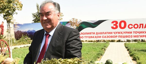 Президент Республики Таджикистан Эмомали Рахмон в Восейском районе - Sputnik Тоҷикистон