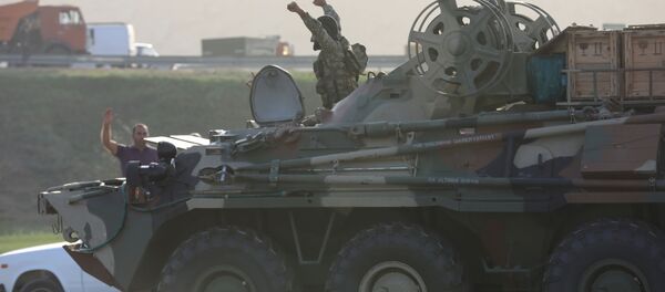 Солдат азербайджанской армии в Баку  - Sputnik Таджикистан