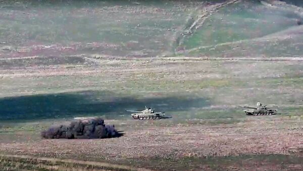 Армянская армия уничтожает азербайджанские танки на линии соприкосновения Нагорно-Карабахской Республики - Sputnik Таджикистан