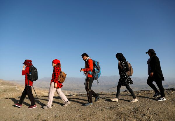  Участники альпинистской команды Hikeventures во время тренировки в горах на окраине Кабула - Sputnik Таджикистан
