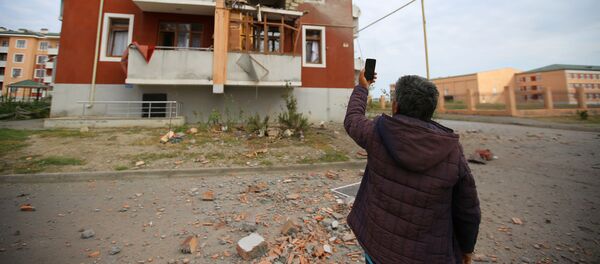 Азербайджан, Тертер - повреждения после обстрелов со стороны Нагорного Карабаха Азербайджан, Тертер - повреждения после обстрелов со стороны Нагорного Карабаха - Sputnik Таджикистан