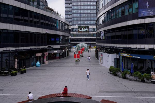 Пустые улицы в центре одной из финансовых столиц мира - городе Шанхае, Китай - Sputnik Таджикистан