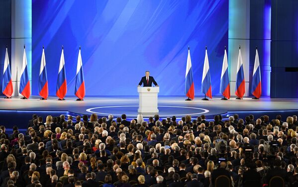 Президент России Владимир Путин выступает с ежегодным посланием Федеральному Собранию - Sputnik Таджикистан