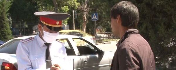Рейд МВД Душанбе по проверке соблюдения спецрежима, введенного в Таджикистане из-за коронавируса - Sputnik Таджикистан