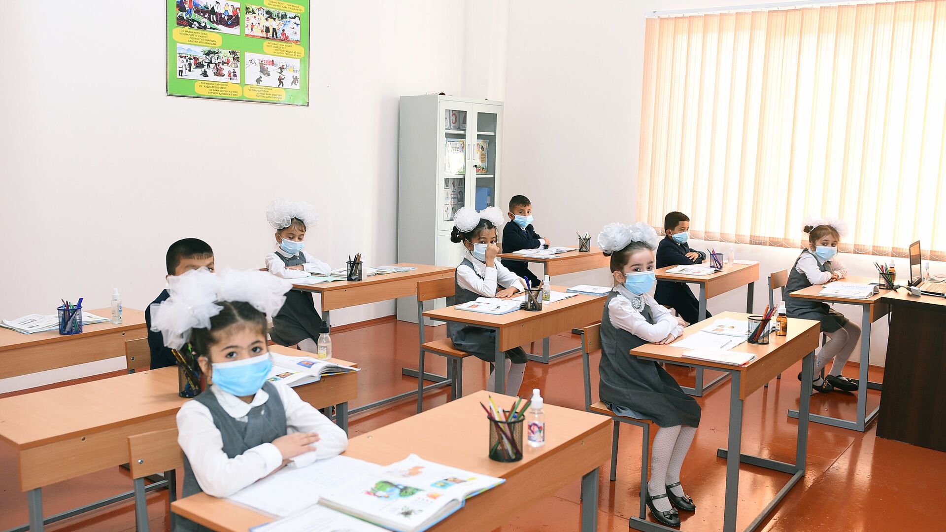 Средняя школа в Таджикистане - Sputnik Таджикистан, 1920, 01.02.2022