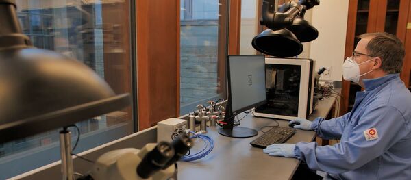 У США не получается создать вакцину от коронавируса – виновата Россия - Sputnik Таджикистан