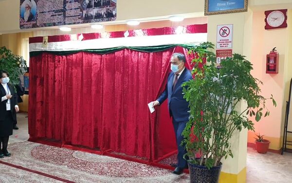 Раджаббой Ахмадзода на выборах президента - Sputnik Таджикистан