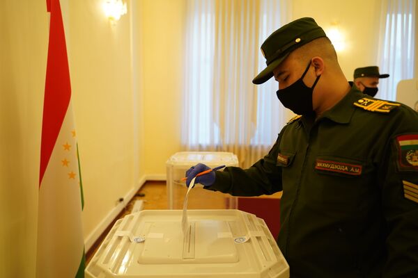 Выборы президента в посольстве Таджикистана в Москве - Sputnik Таджикистан