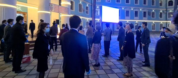 Очереди с 6 утра: Таджикистан выбирает президента - YouTube - Sputnik Таджикистан