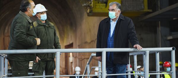 Президент Таджикистана Эмомали Рахмон побывал на строящейся плотине Рогунской ГЭС - Sputnik Таджикистан