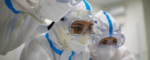 Медицинские работники во временном госпитале для пациентов с COVID-19 Медицинские работники во временном госпитале для пациентов с COVID-19 - Sputnik Тоҷикистон