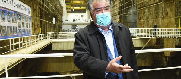 Президент Таджикистана Эмомали Рахмон побывал на строящейся плотине Рогунской ГЭС  - Sputnik Таджикистан