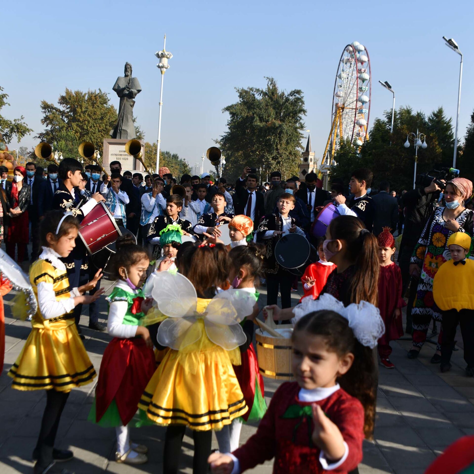 Душанбе сегодняшний день. Праздник Мехргон. Мехрган национальный праздник в Таджикистане. Праздник сада в Таджикистане. Мехргон праздник урожая.