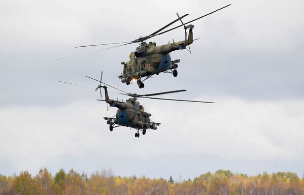 Вертолеты Ми-8 во время командно-штабных учений ОДКБ Нерушимое братство 2020 на полигоне Лосвидо под Витебском - Sputnik Таджикистан