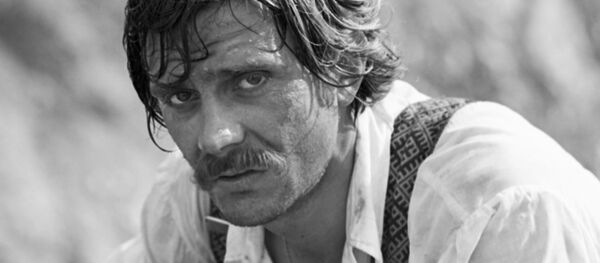 Никита Михалков в роди главаря банды на съемках фильма «Свой среди чужих, чужой среди своих», 1974 год Никита Михалков в роди главаря банды на съемках фильма «Свой среди чужих, чужой среди своих», 1974 год - Sputnik Таджикистан