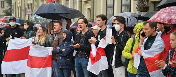 Акция протеста в Минске после президентских выборов Акция протеста в Минске после президентских выборов - Sputnik Таджикистан