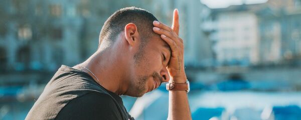 Печальный человек, архивное фото Печальный человек, архивное фото - Sputnik Таджикистан